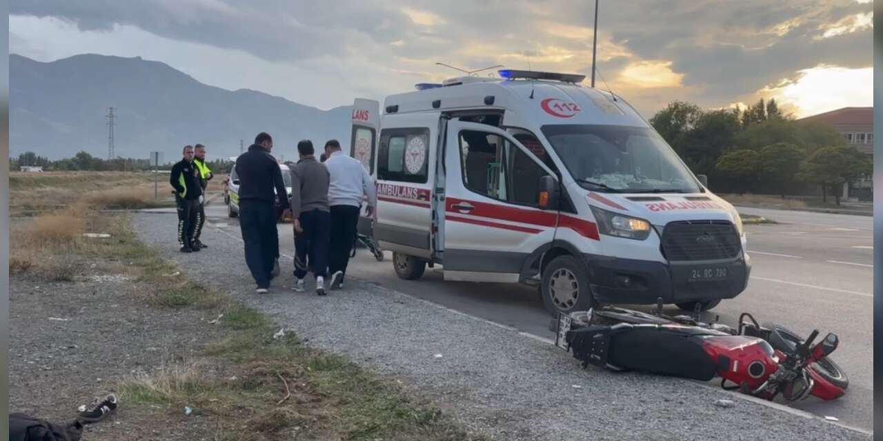 Erzincan’da motosikletle savrulan sürücü yaralandı