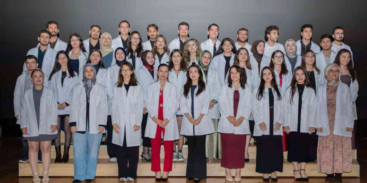 EBYÜ’de diş hekimliği öğrencileri beyaz önlüklerini giydi