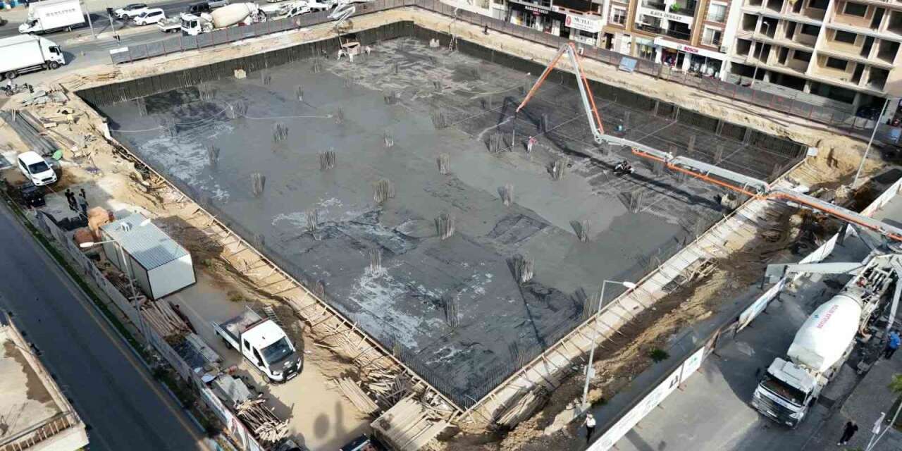 İncirliova Cumhuriyet Meydanı ve Yeraltı Otoparkı projesinde çalışmalar sürüyor
