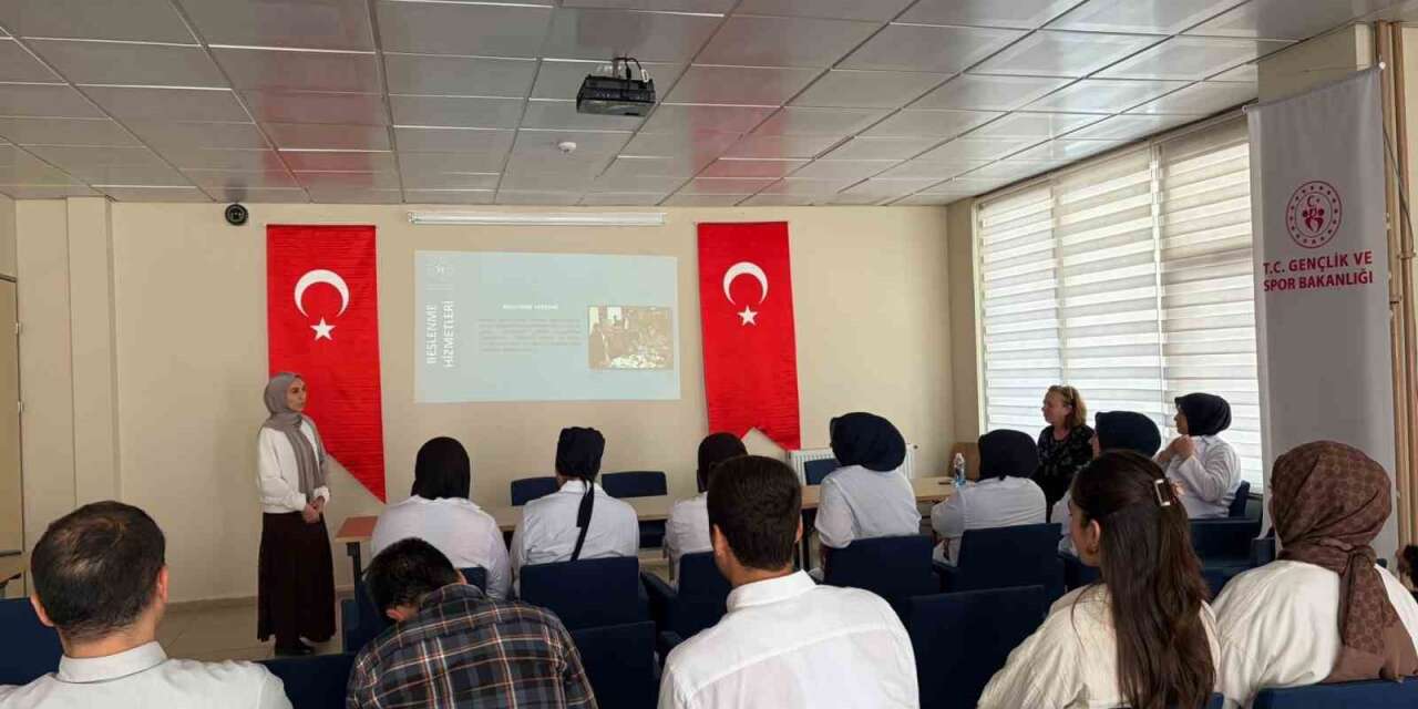 Öğrenci yurdundaki personele ’Beslenme Hizmetleri Uygulama Eğitimi’ verildi