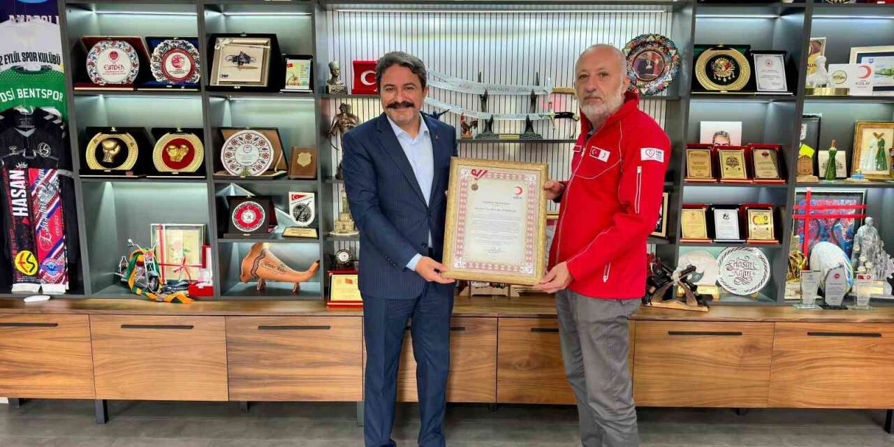 Eskişehir Gençlik ve Spor İl Müdürlüğüne Kızılay’dan bronz madalya