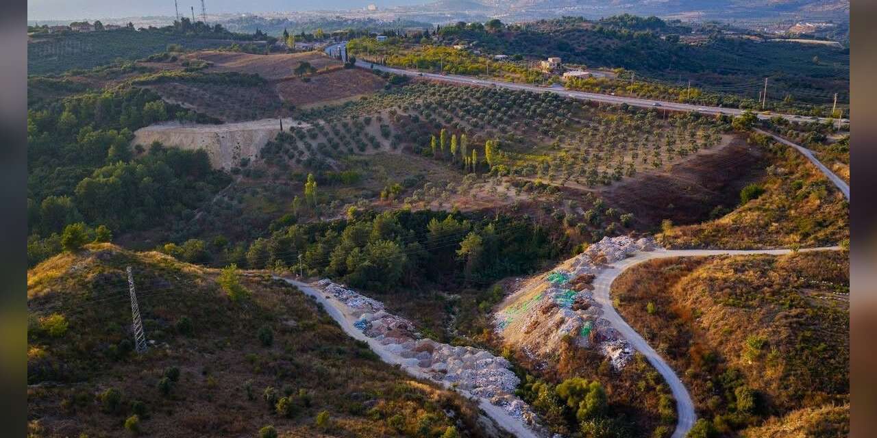 Kuşadası’nda Toskana’yı andıran vadiler atıklarla doluyor
