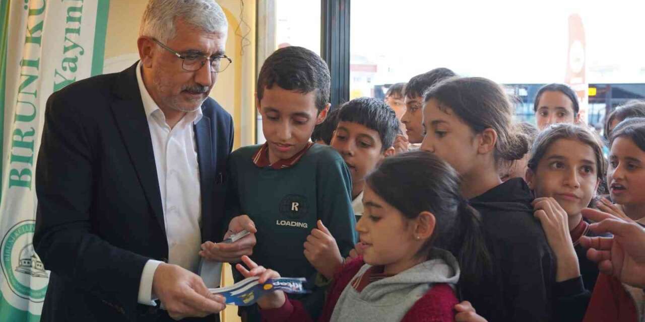 Hallaç: "Kitapla buluşan her nesil, geleceğe atılmış güçlü bir adımdır"