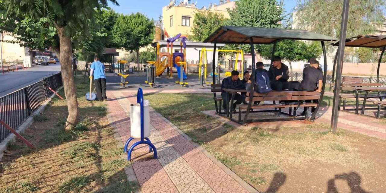 Akdeniz’de park ve yeşil alanlar yenileniyor