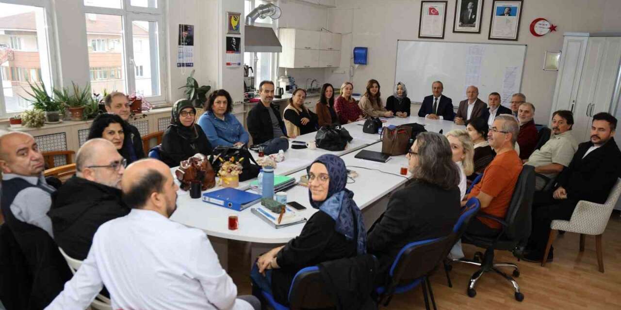 Akbaş öğretmenlerle bir araya geldi