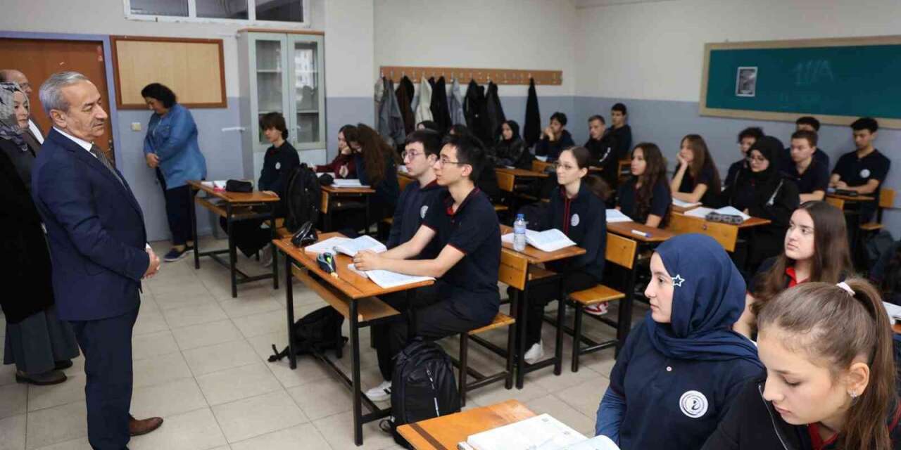 Milli Eğitim Müdürü Akbaş okullarda incelemede bulundu