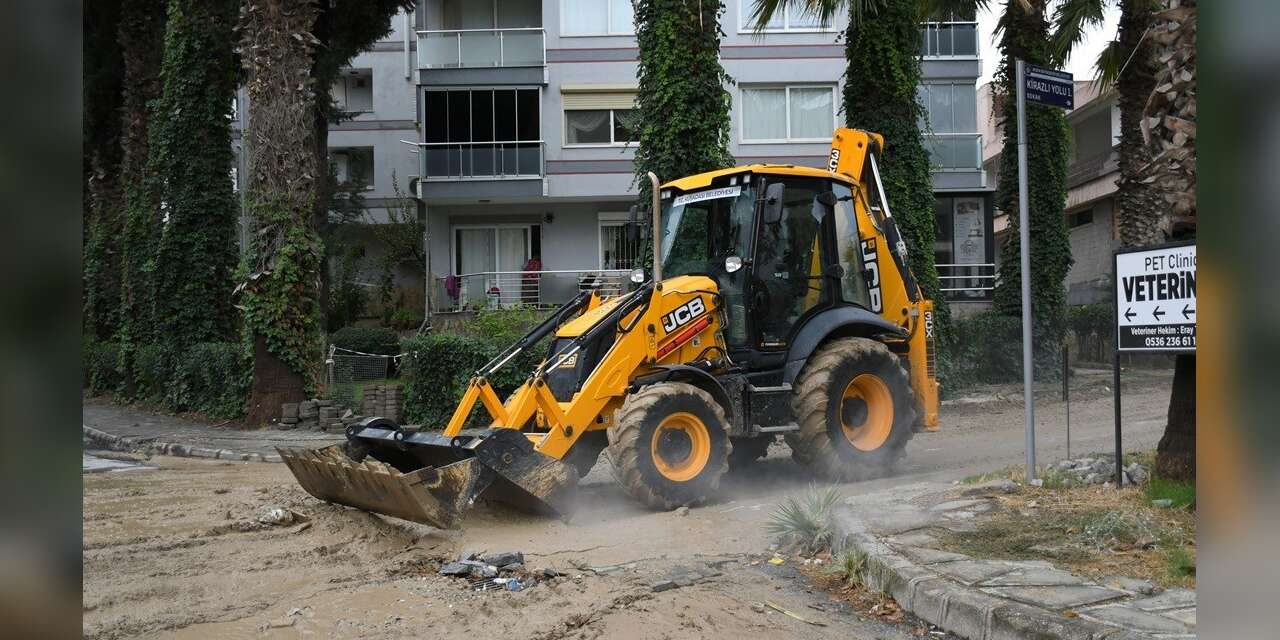 Kuşadası’nda fırtına sonrası ekipler sahaya indi