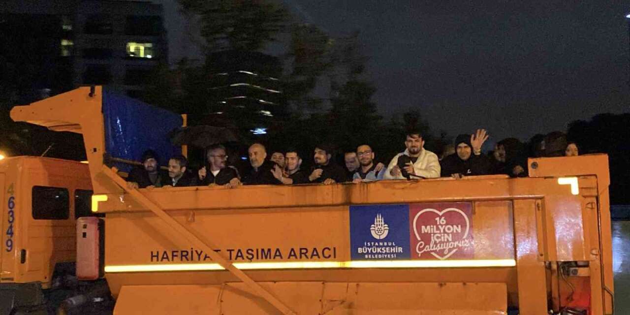Sarıyer’de mahsur kalan 200’ün üzerinde çalışan, kamyonlarla kurtarıldı