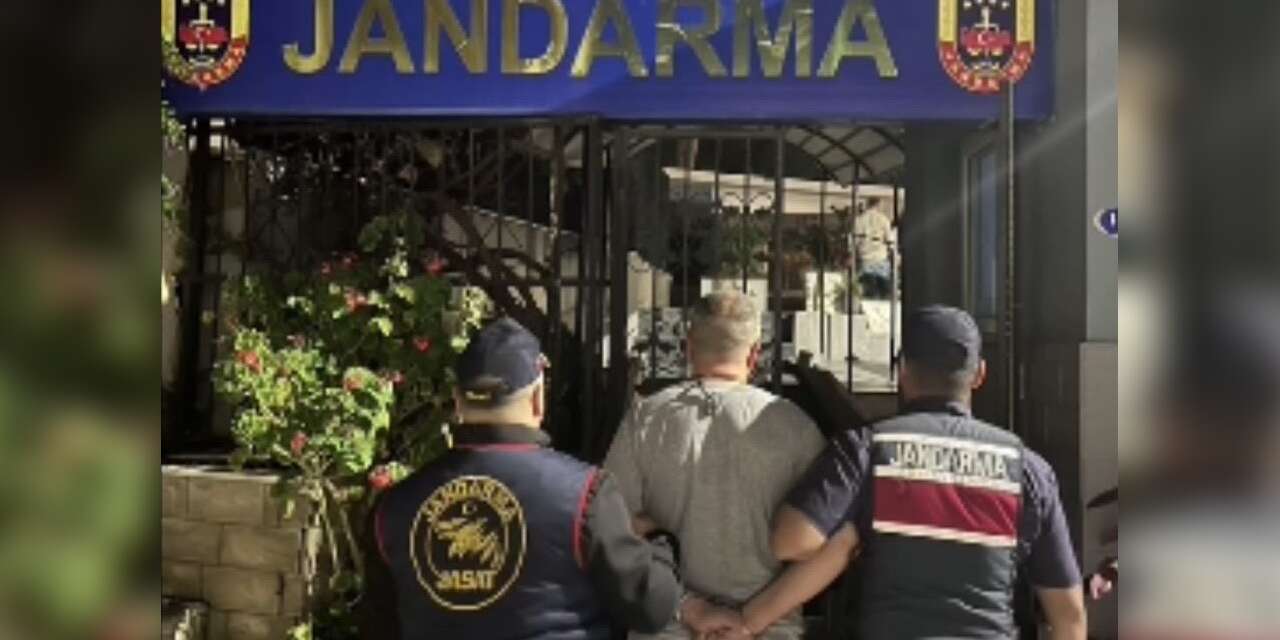 Cinayet zanlısı gizli bölmede yakalandı