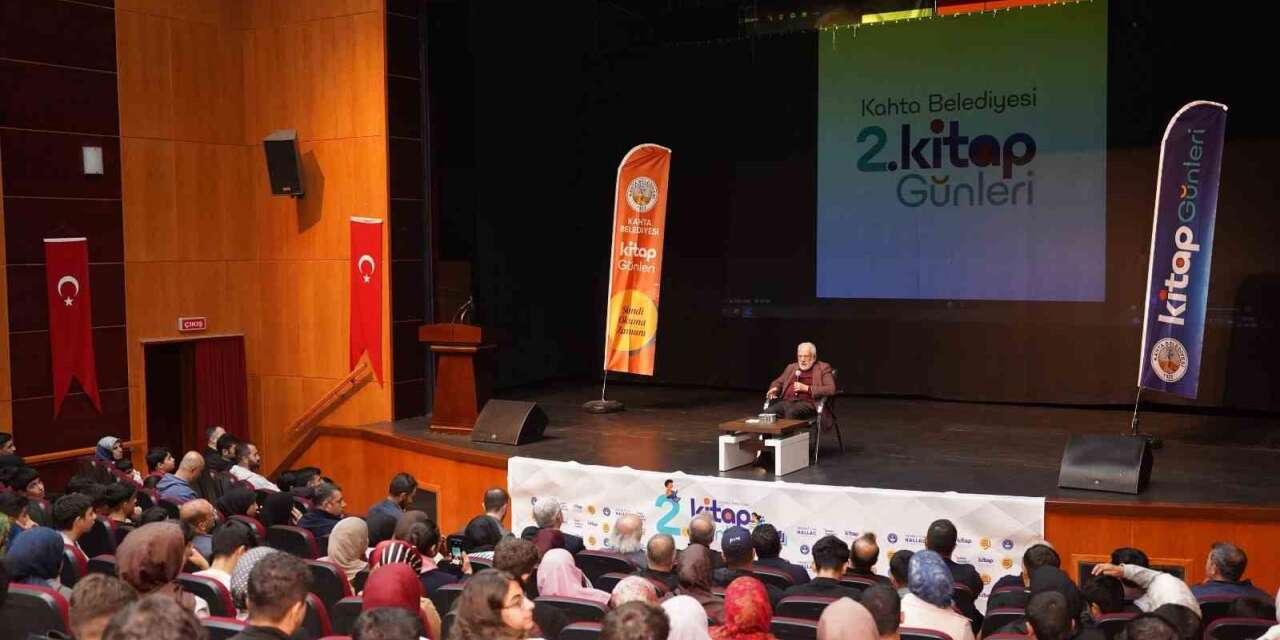 İhsan Süreyya Sırma, Kâhta 2. Kitap Günleri’nde okurlarıyla buluştu