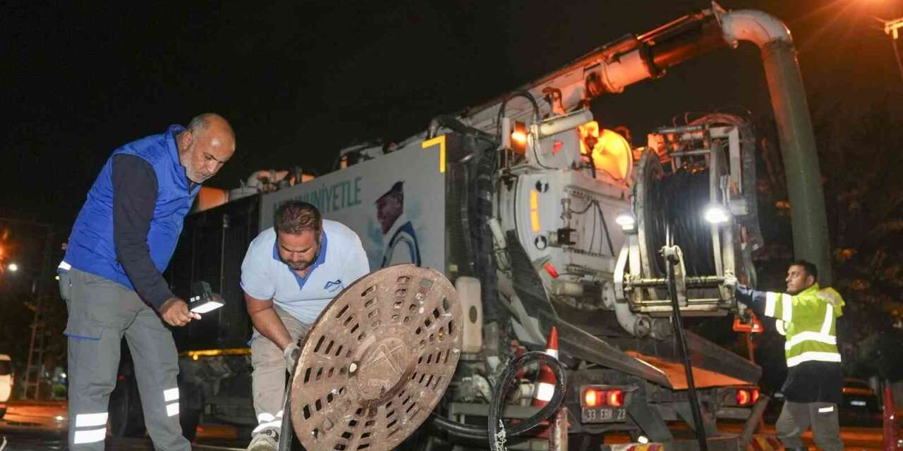 Mersin’de beklenen kuvvetli yağışa karşı kriz masası oluşturuldu