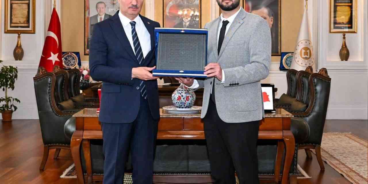 Genç Ahi’den Vali Baruş’a anlamlı takdim