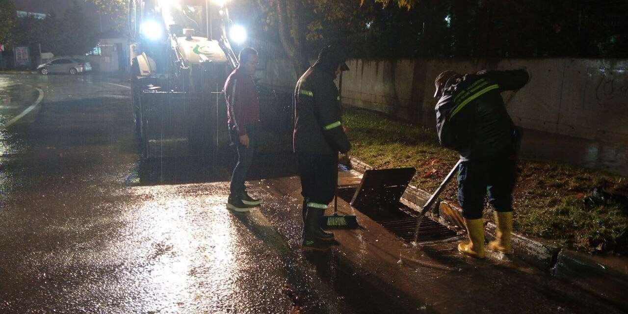 Çayırova’da sağanağa karşı ekipler gece boyunca çalıştı