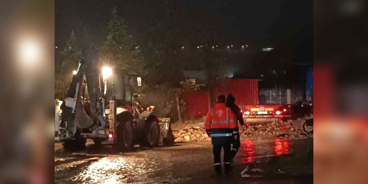 Dilovası’nda sağanak mesaisi