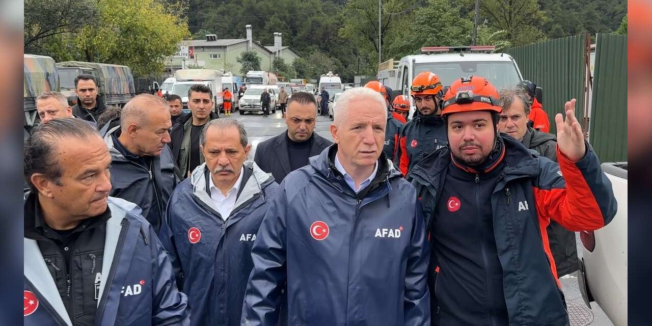 İstanbul Valisi Davut Gül: "Yaklaşık 2 bin 500 civarında hemşehrimiz kurtarıldı"