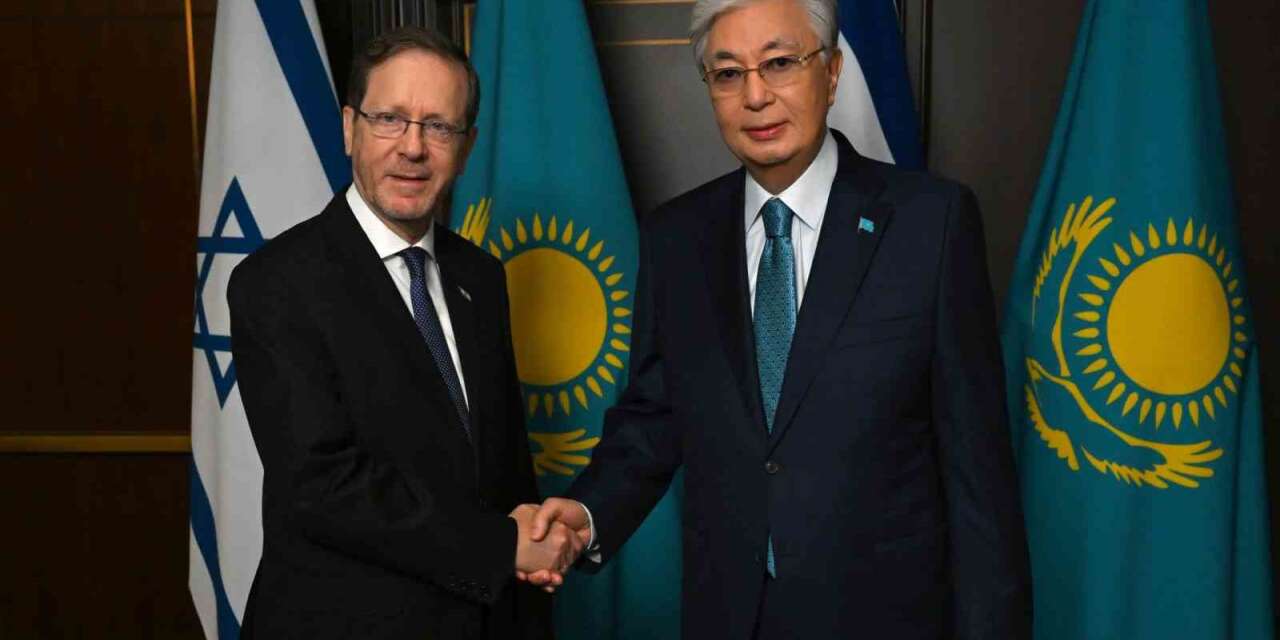 Tokayev ve Herzog, Bakü’de bir araya geldi
