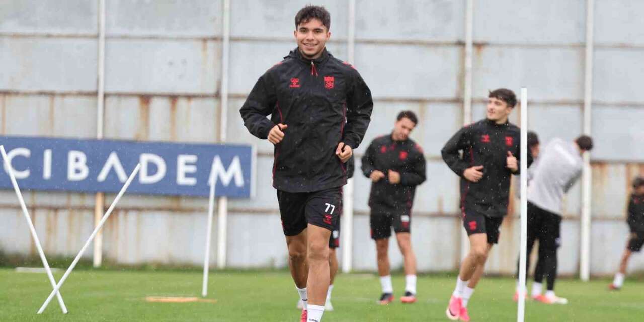 Sivasspor yağmur altında çalıştı