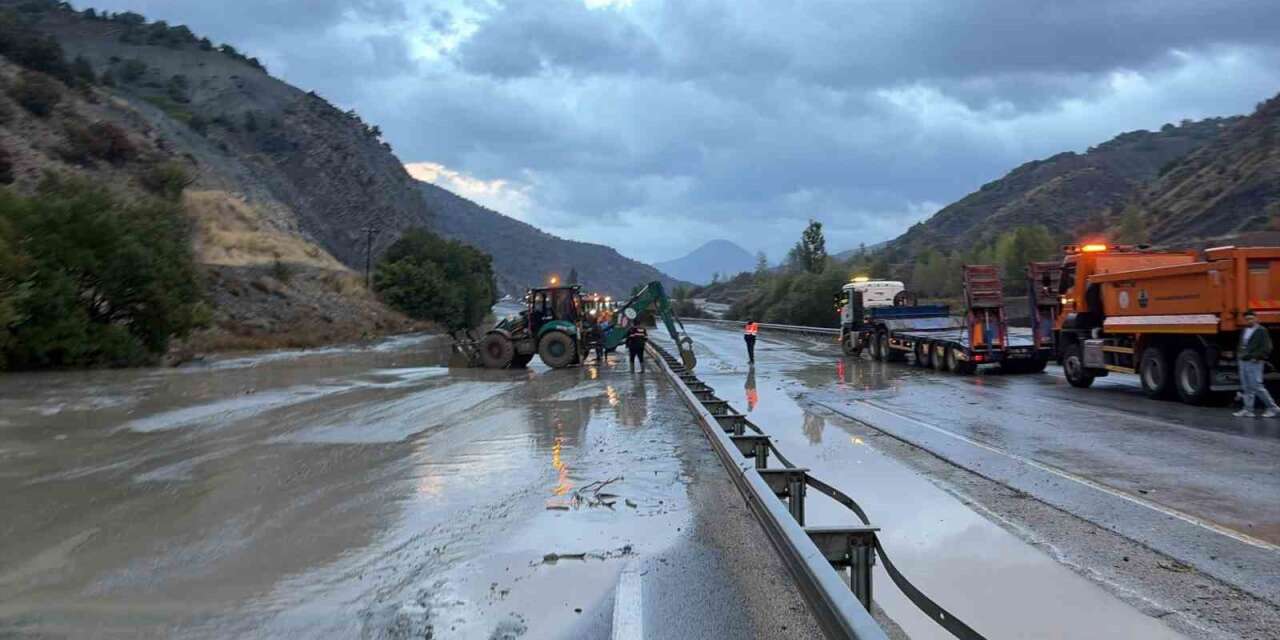Erzincan-Erzurum kara yolu kontrollü olarak trafiğe açıldı