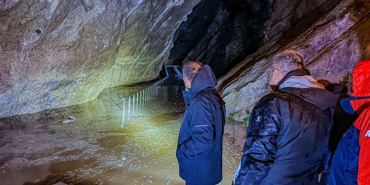 Vali Hacıbektaşoğlu, Zonguldak’taki sağanak sonrası sahada inceleme yaptı