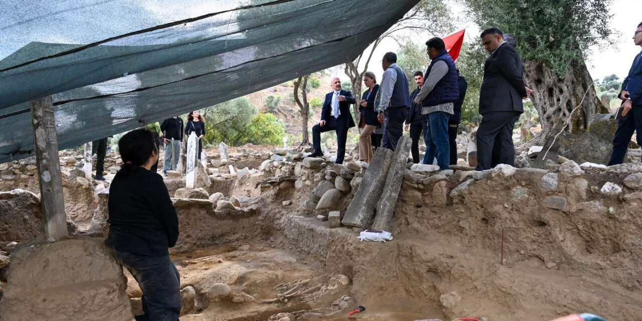 Aydın Valisi Varol, Horasan kazı çalışmalarını yerinde inceledi