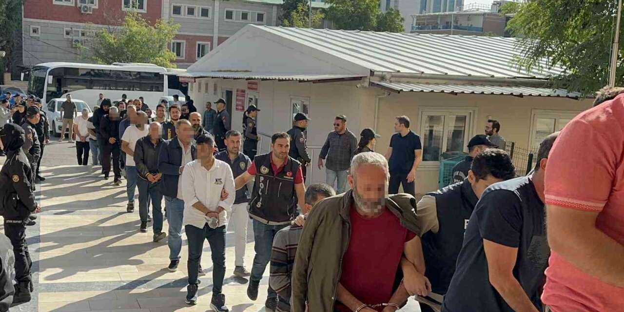 Şanlıurfa’da yasa dışı bahis operasyonunda gözaltına alınan 22 kişi adliyeye sevk edildi