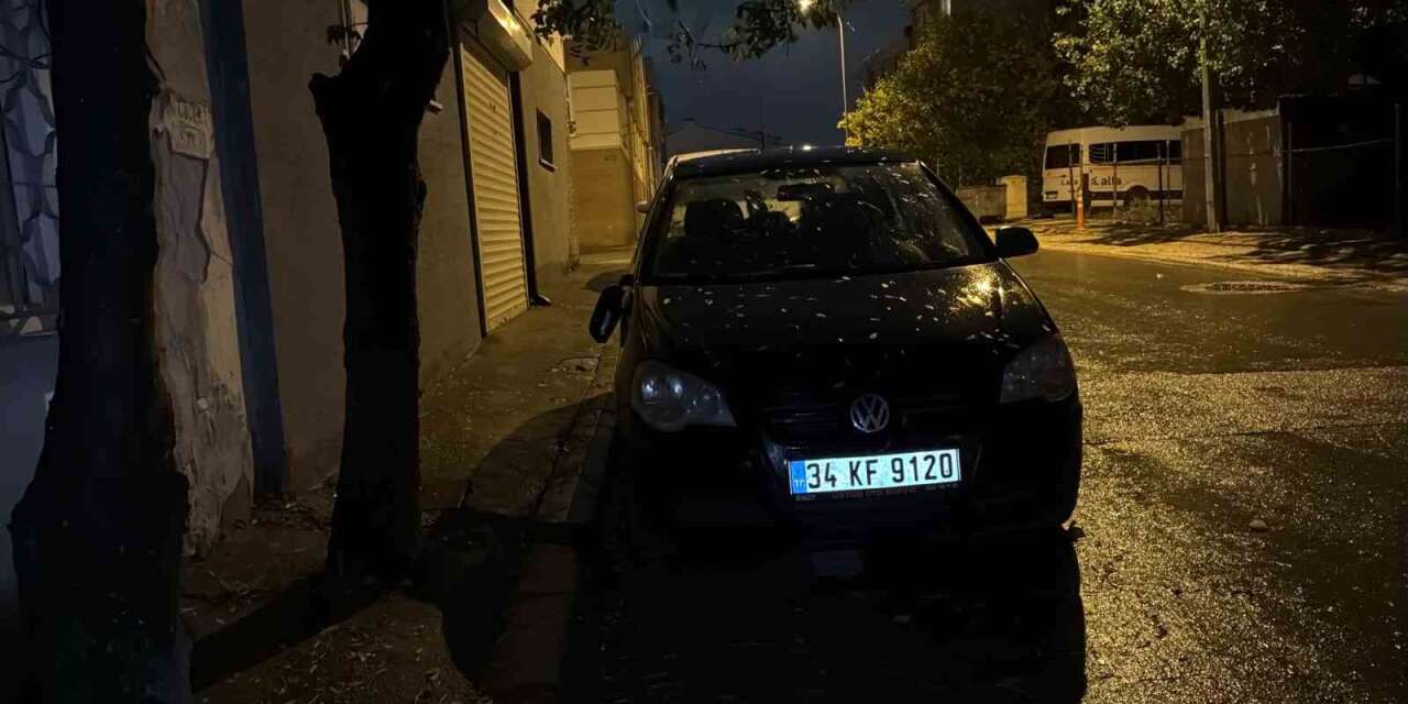 Odunpazarı’nda park halindeki iki aracın kırık dikiz aynaları dikkat çekti