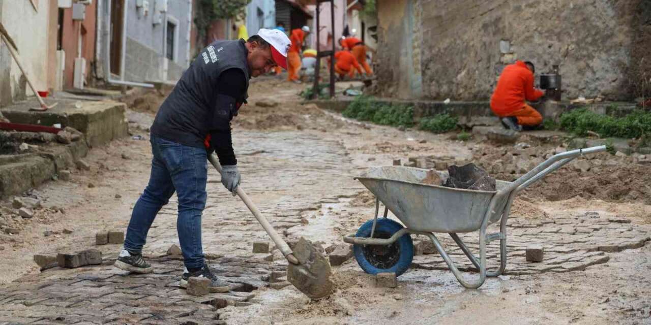 Bilecik’te iki noktada parke taşı çalışması başladı