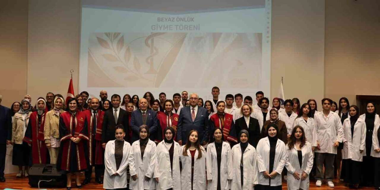 Geleceğin eczacıları beyaz önlüklerini giydi