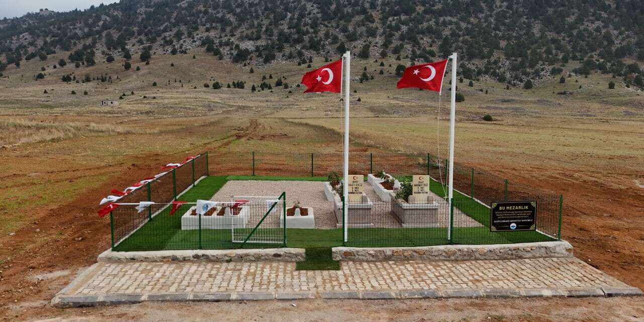 Asırlık mezarlar, şehitlik oldu