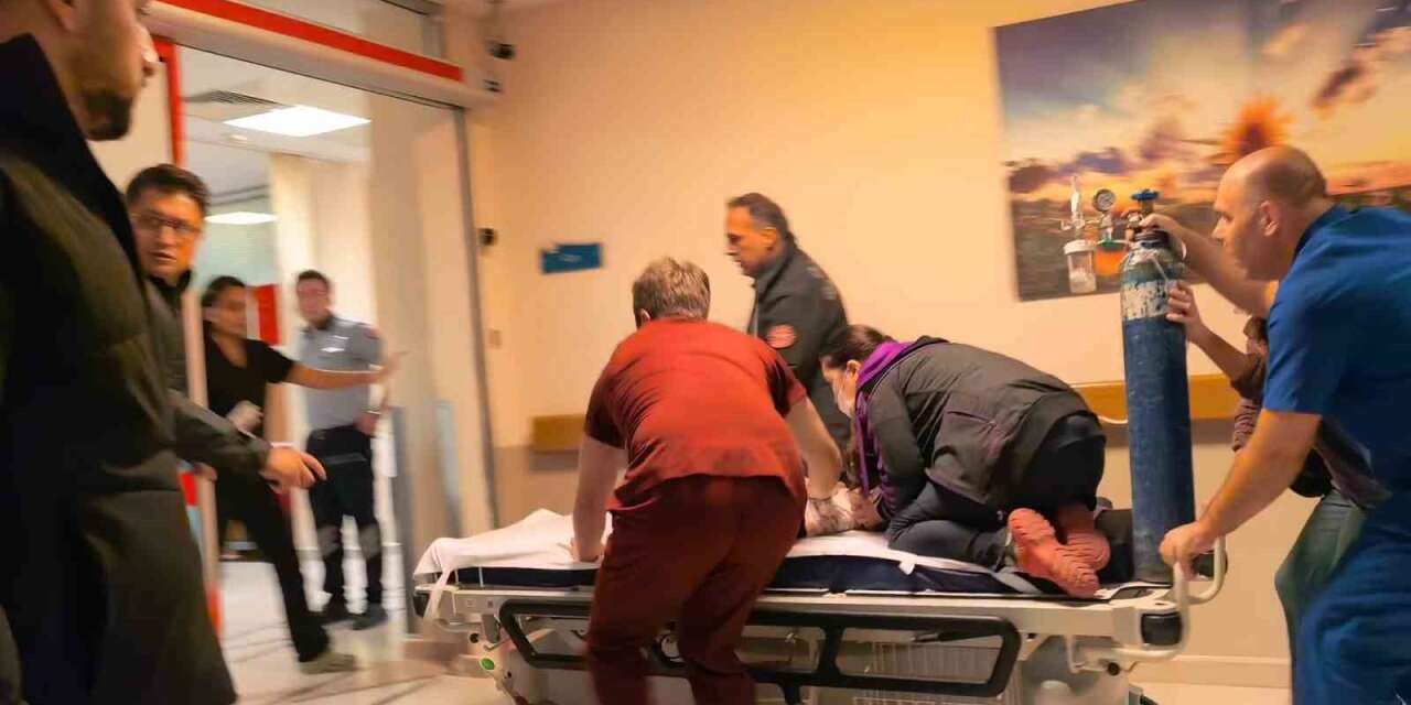 Bursa’da nefes kesen anlar...Sedye üzerinde hayata döndürme çabası