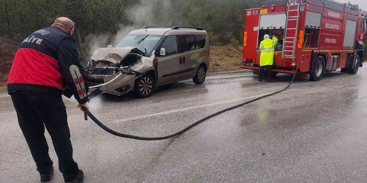 Bolu’da hafif ticari araç ile tır çarpıştı: 1 yaralı