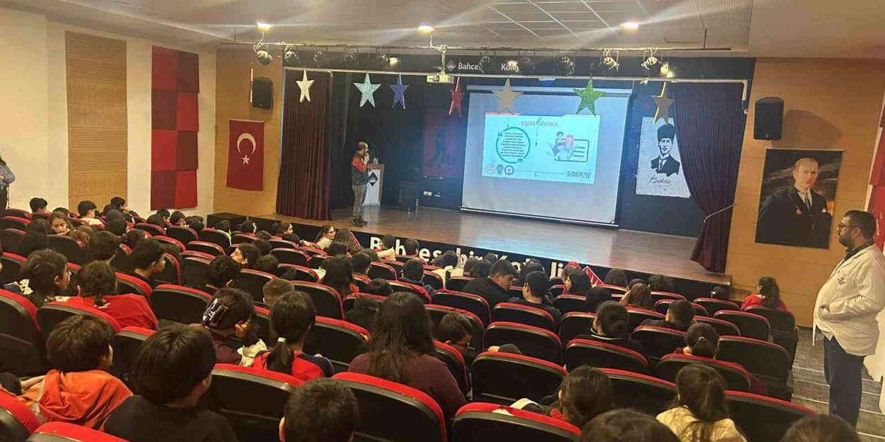 Kars’ta öğrencilere güvenli internet ve siber zorbalık semineri