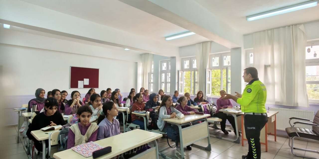 Kahta’da öğrencilere trafik güvenliği eğitimi verildi