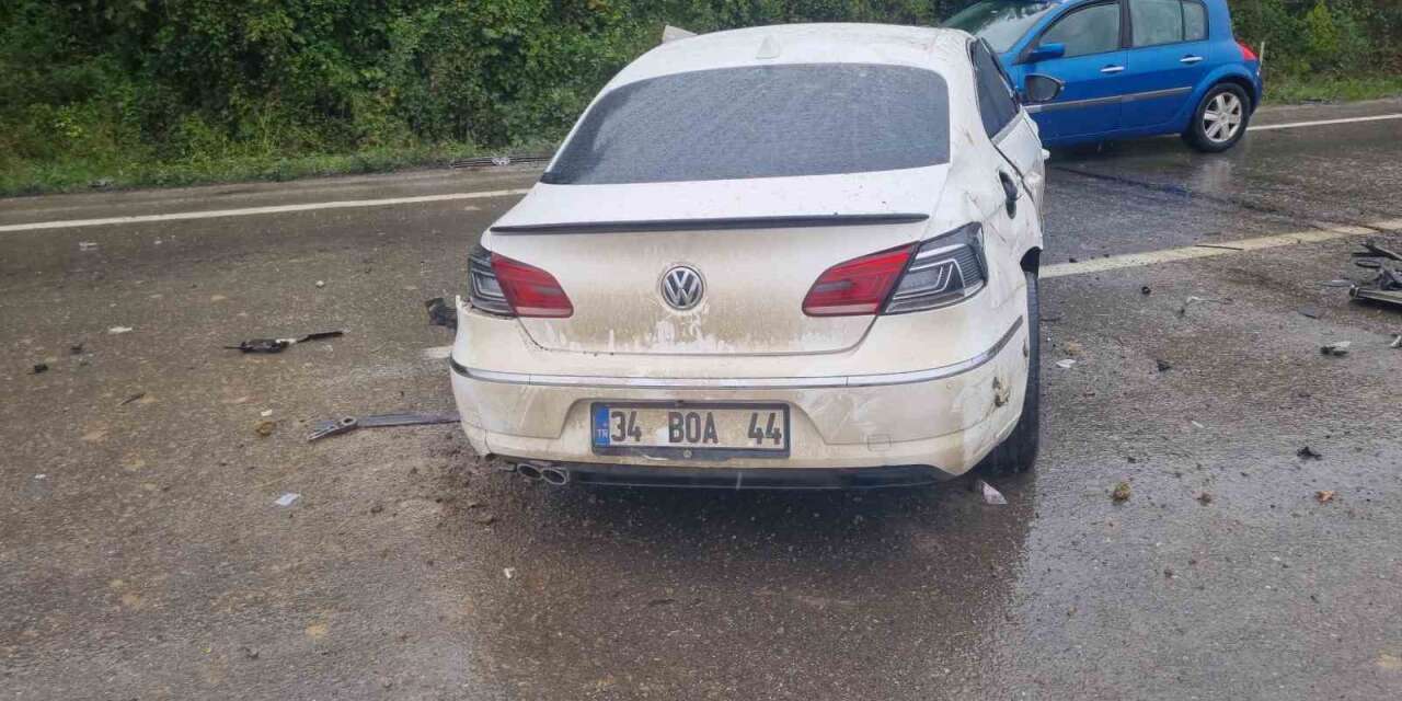 Zonguldak’ta otomobil bariyerlere çarptı: Sürücü yaralandı