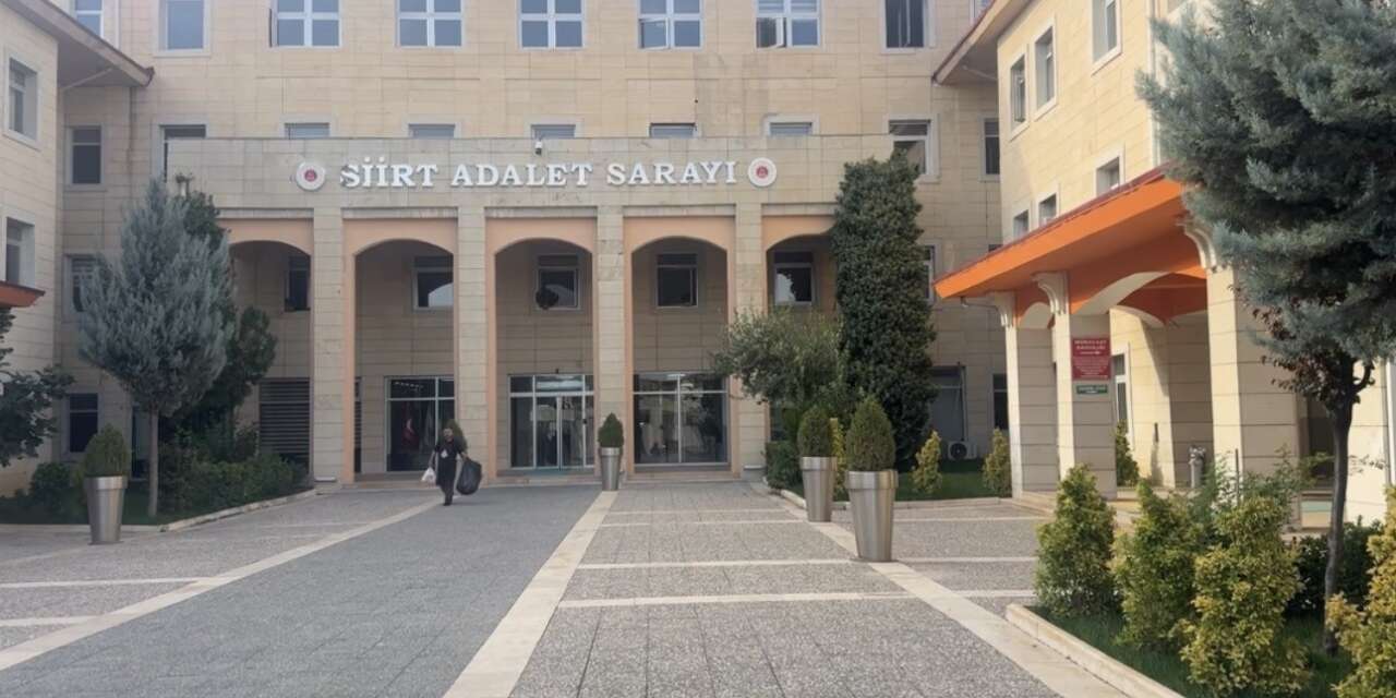 Siirt’te Mekiye Akyel davasının ilk duruşması görüldü: Sanık yakınları mahkeme salonundan çıkarıldı