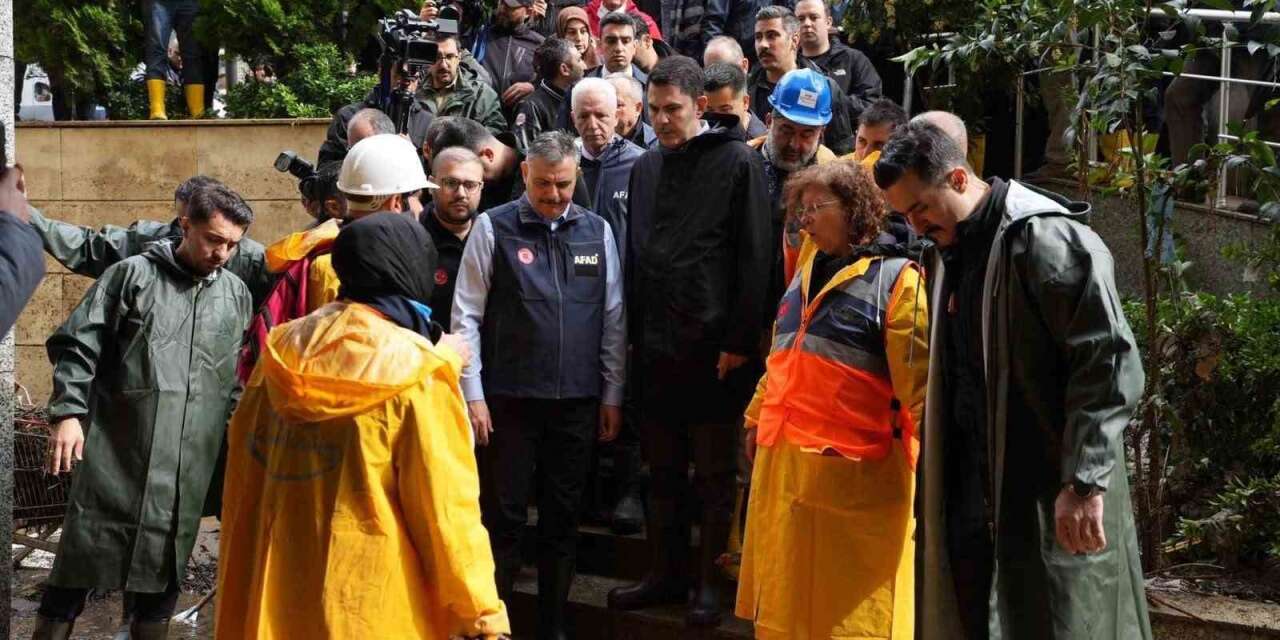 AFAD: "Ülke genelinde müdahale çalışmalarında 60 bin 395 personel ve 8 bin 927 araç görev yapmaktadır"