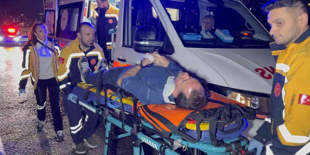 Samsun’da otomobil orta refüje çıktı: 2 yaralı