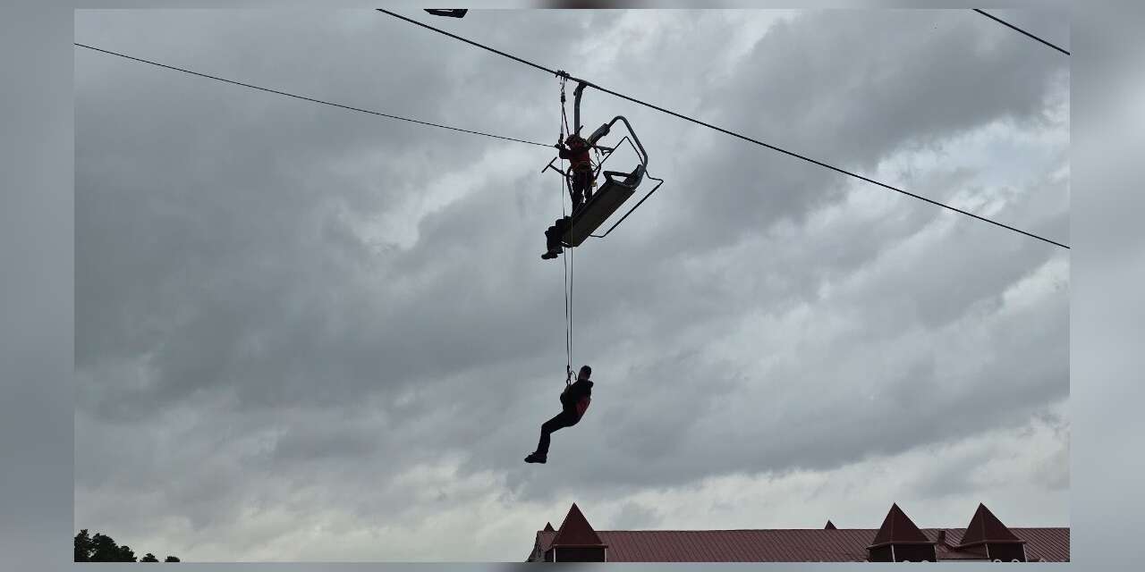 Kars’ta yağmur altında nefes kesen kurtarma tatbikatı!