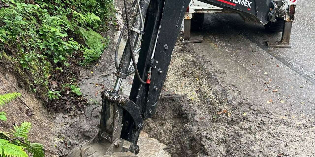 Kaynaşlı’da yağış sonrası menfezler temizlendi