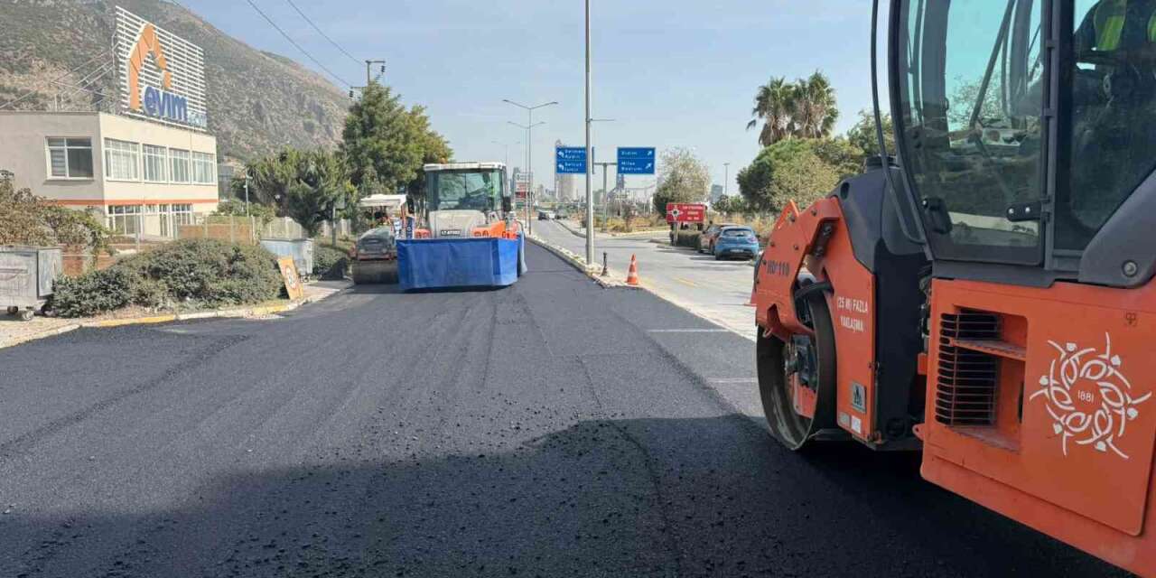 Aydın’ın 17 ilçesinde yol çalışmaları eş zamanlı sürüyor