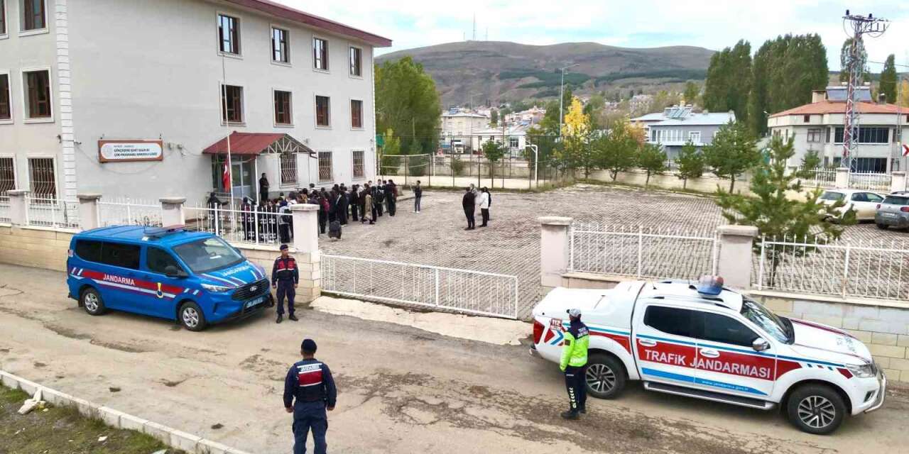 Jandarmadan Gökçedere’de okul denetimi