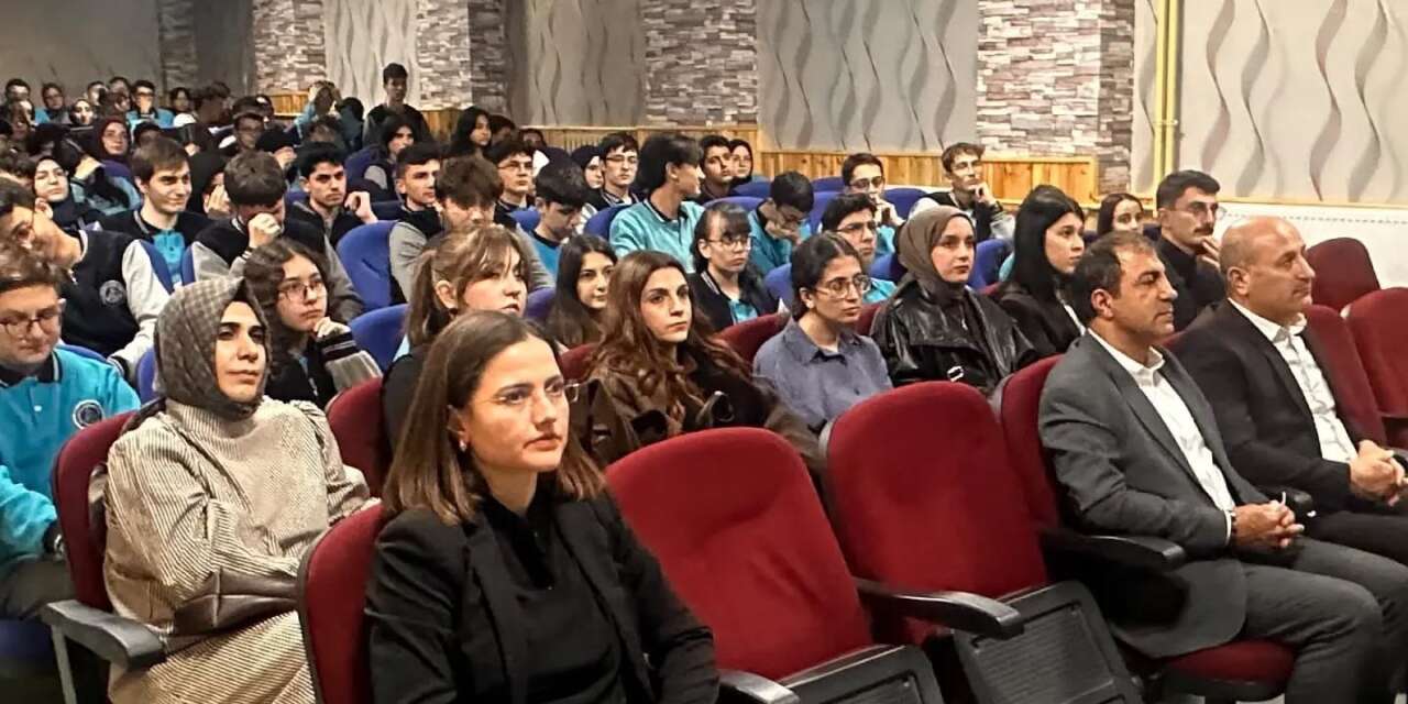 Bayburt Fen Lisesinde Erasmus+ ve eTwinning fırsatları tanıtıldı