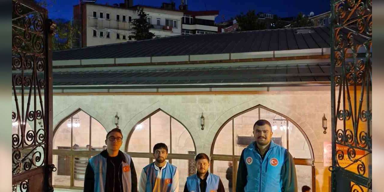 Sivas’ta gençlerden esnafa anlamlı siftah geleneği