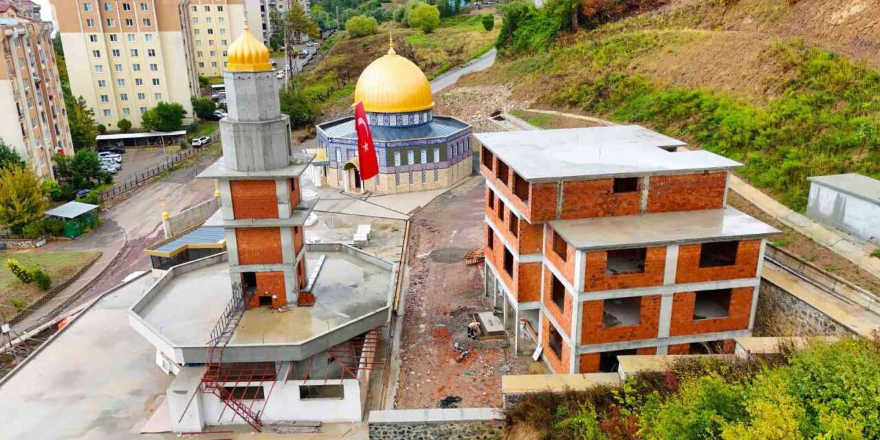Karamürsel’de Aksa Camii için malzeme desteği