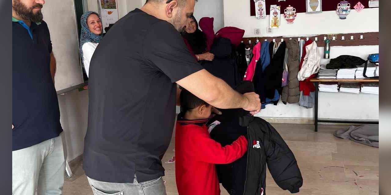 Çermikte 200 öğrenciye mont ve bot dağıtıldı