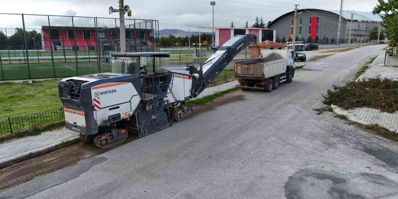 Bolvadin’de alt ve üst yapı çalışmaları sürüyor