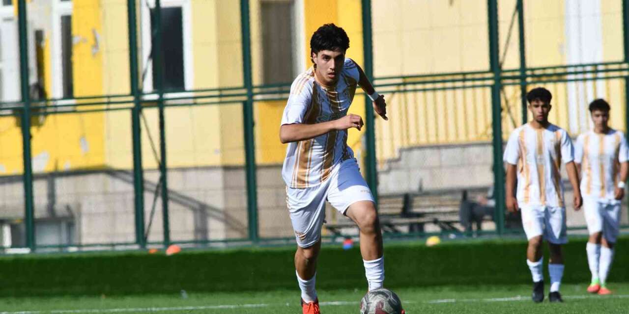 Ahmet Hüseyin Altun 4 maçta 6 gol attı