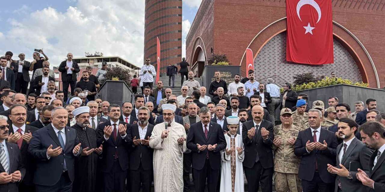 Bakan Çiftçi, Batman’da Kardeşlik Külliyesi Camisi’nin açılışına katıldı