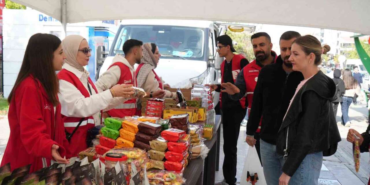 Muş’ta Türk Kızılay’dan iyilik çarşısı