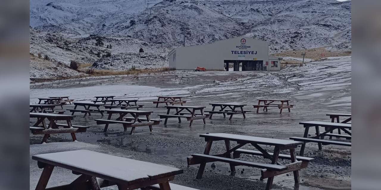Denizli’ye mevsimin ilk karı düştü